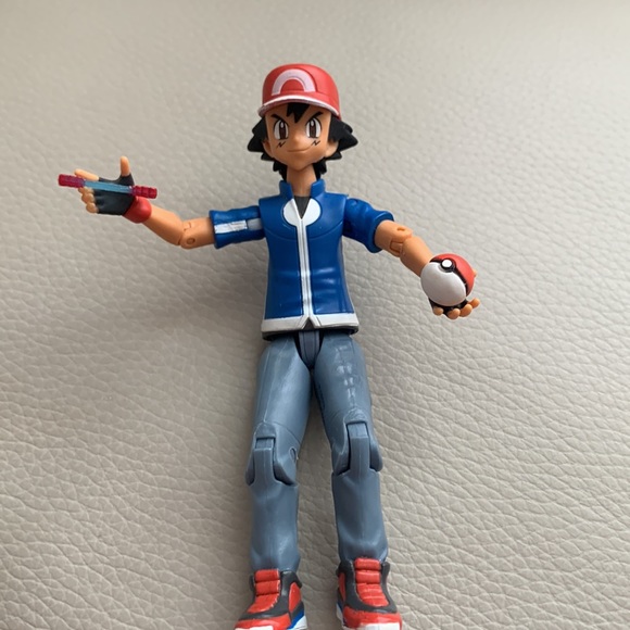 Htf 2017 Pokemon Ash Action Figure Set By Tomy W/ Original Pokeball &/Pokedex 4” - Picture 3 of 7